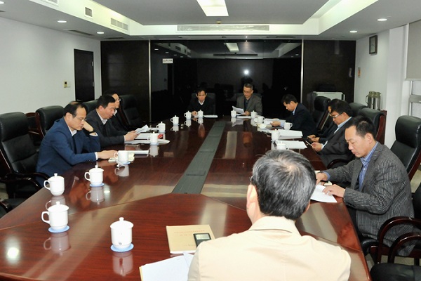 省住房城鄉(xiāng)建設廳黨組書記顧小平主持召開廳黨組會議，專題學習黨的十八屆六中全會精神
